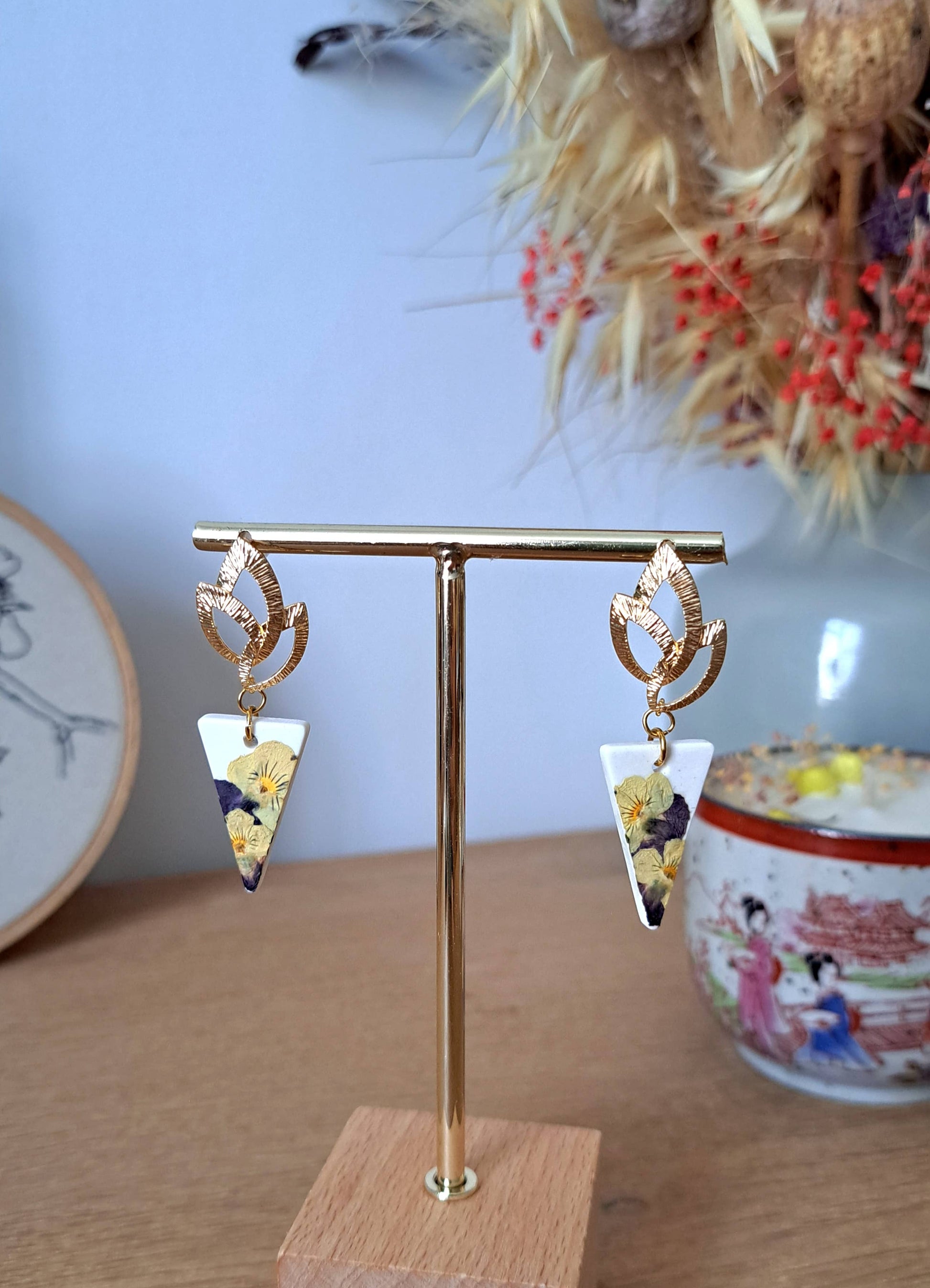 Boucle d oreille avec fleurs sechees et de l or fin 3