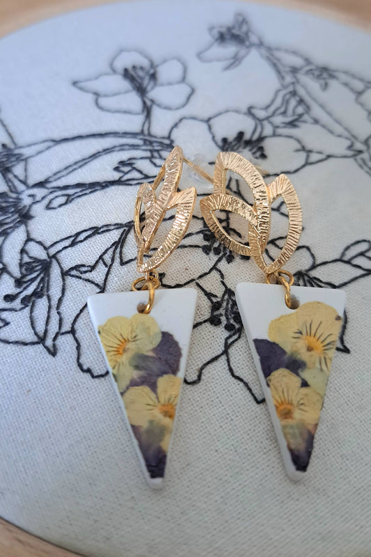 Boucle d oreille avec fleurs sechees et de l or fin