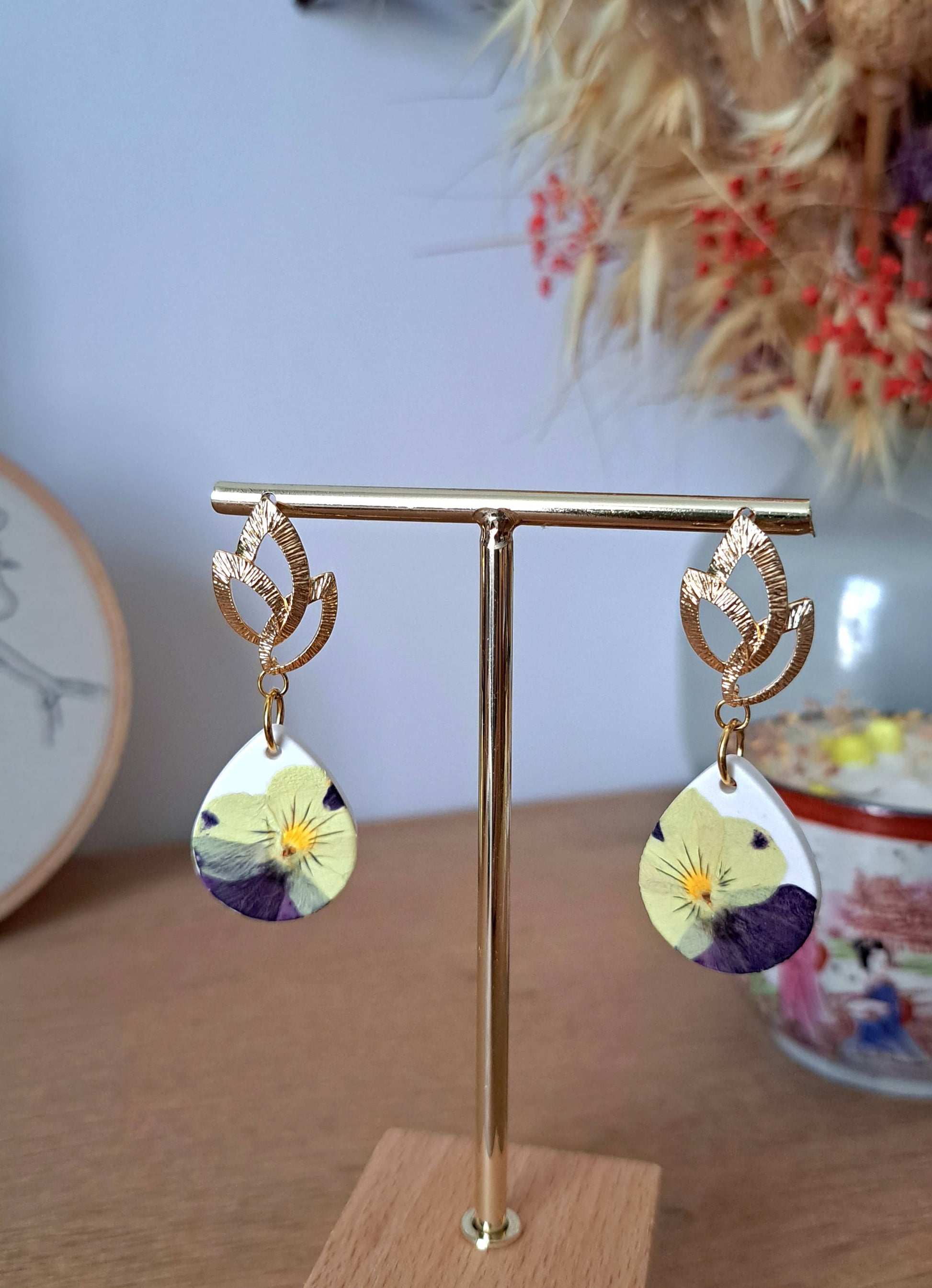 Boucle d oreille avec fleurs sechees et de l or fin 2