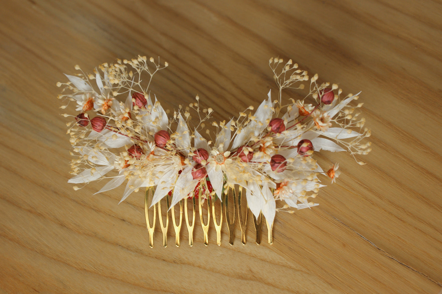 Peigne de coiffure avec fleurs séchées et boutonnière de fleurs séchées assortie