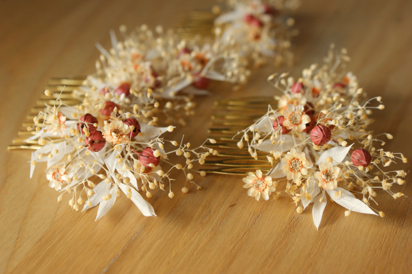 Peigne de coiffure avec fleurs séchées et boutonnière de fleurs séchées assortie