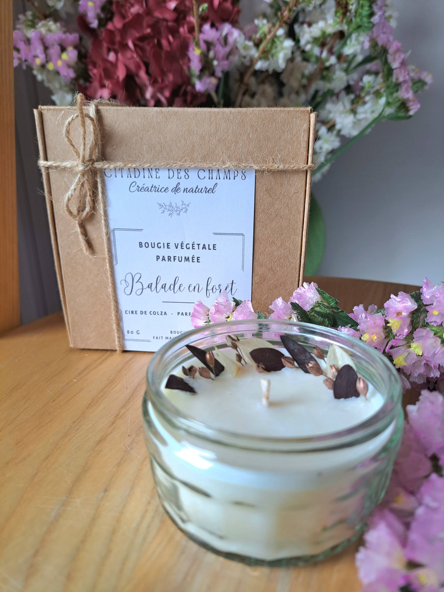 Bougie naturelle parfumee avec eucalyptus et fleurs cuivrees 5