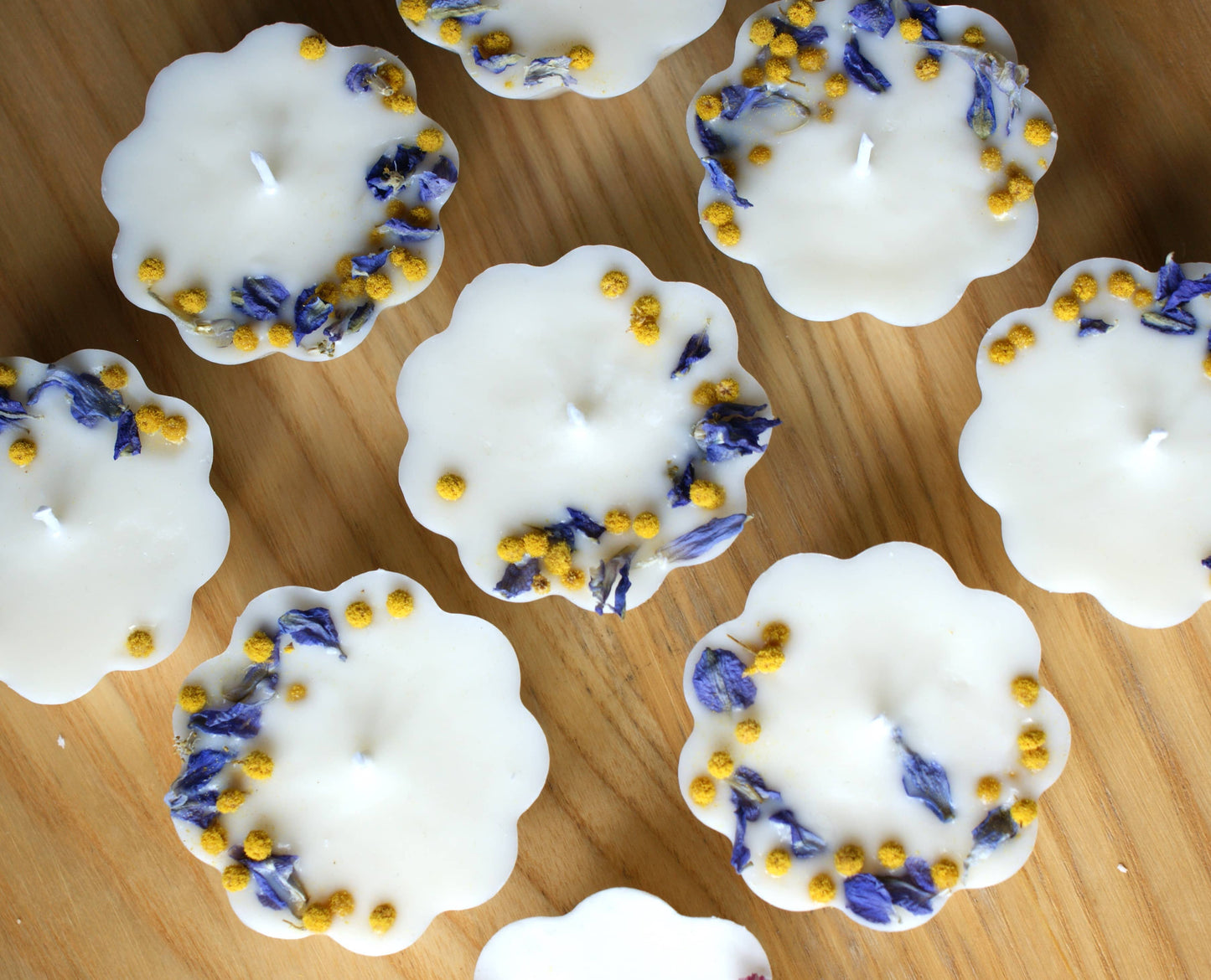 Bougie fleur sechee parfumee et naturelle 1