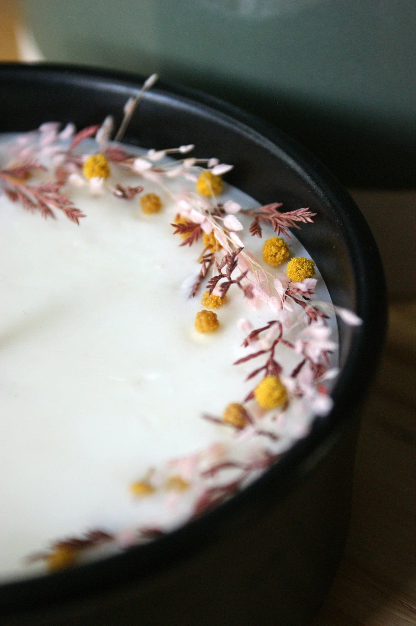 Bougie fleurs sechees, naturelle et parfumee 4