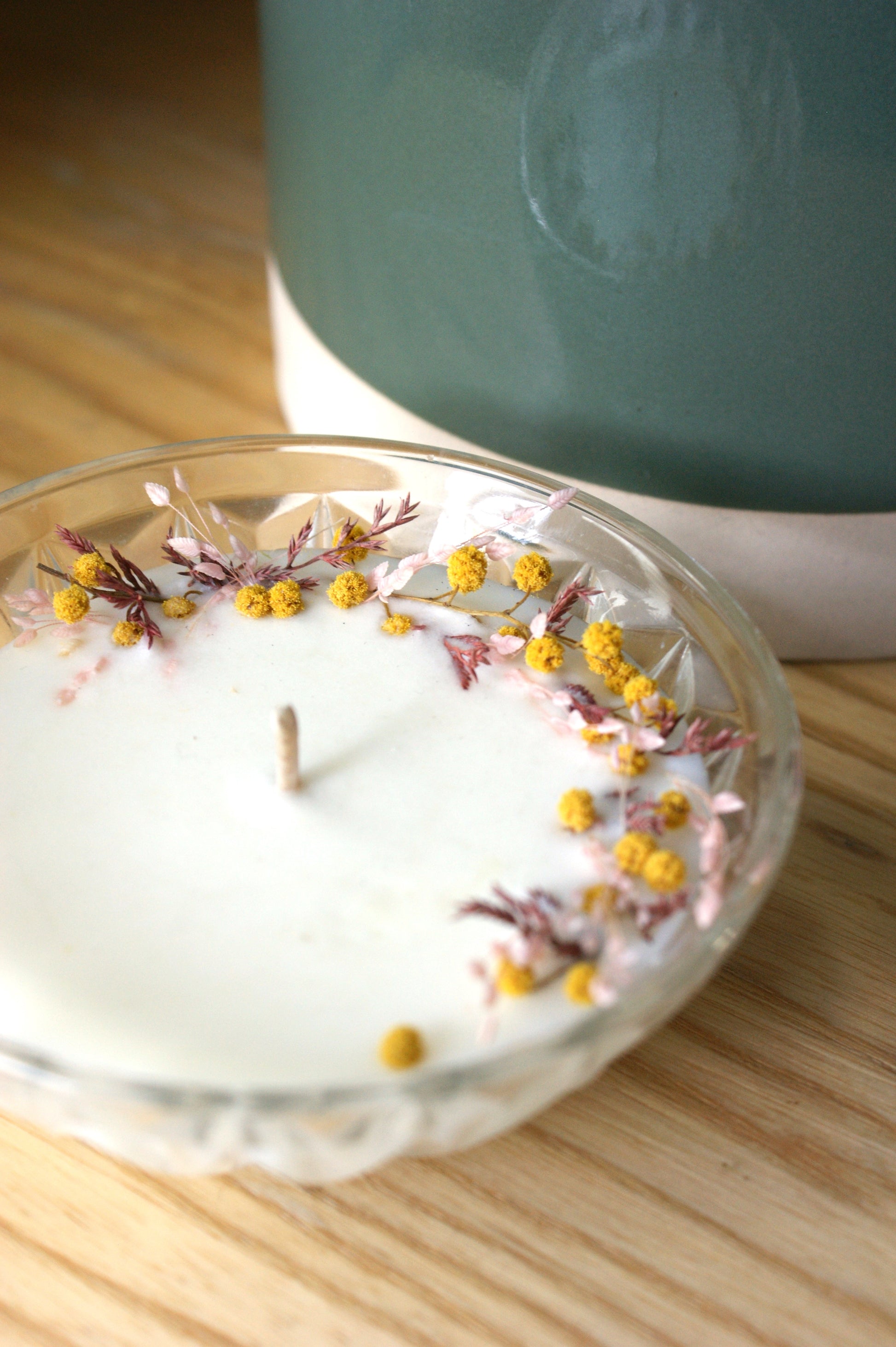 Bougie fleurs sechees, naturelle et parfumee 1