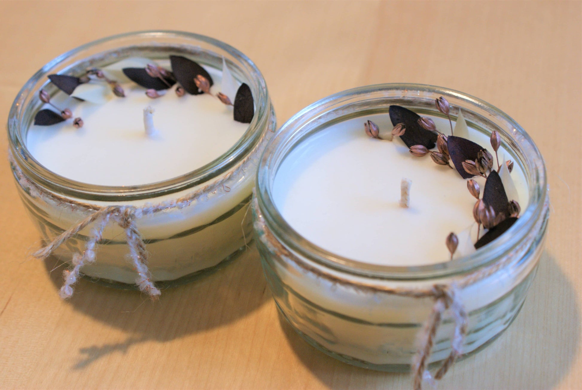 Bougie naturelle parfumee avec eucalyptus et fleurs cuivrees 4