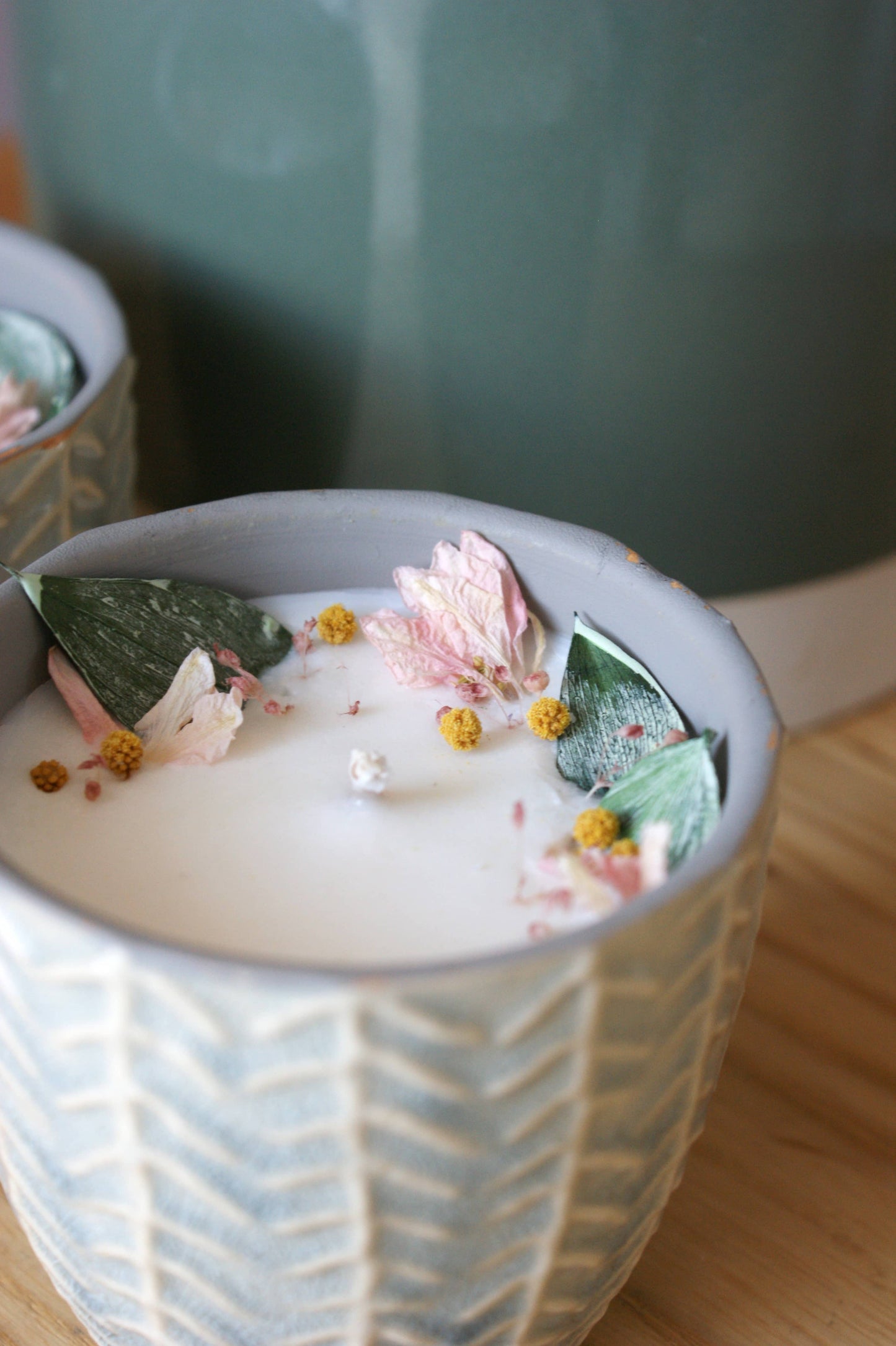 Bougie naturelle parfumee dans recipient en ceramique 2