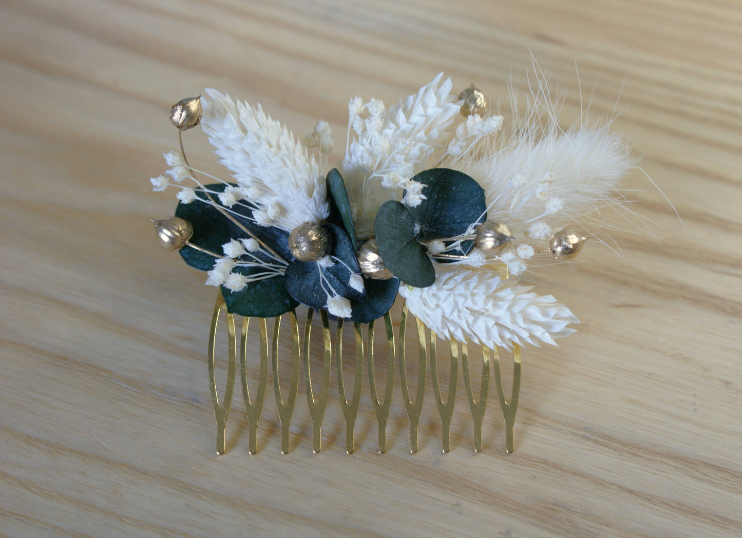 Peigne chignon orne de fleurs stabilisees et eucalyptus 2
