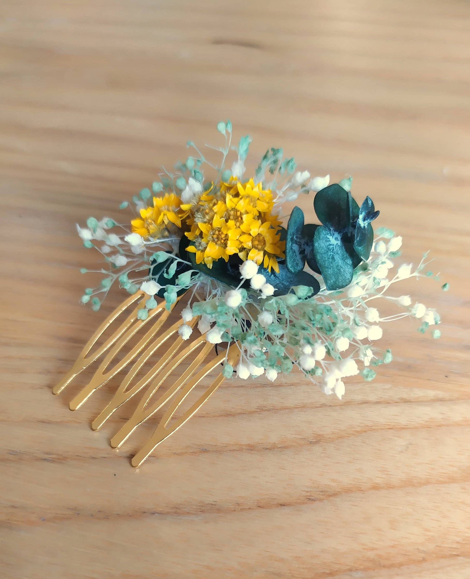 Peigne de coiffure avec fleurs sechees et eucalyptus avec sa boutonniere assortie 5
