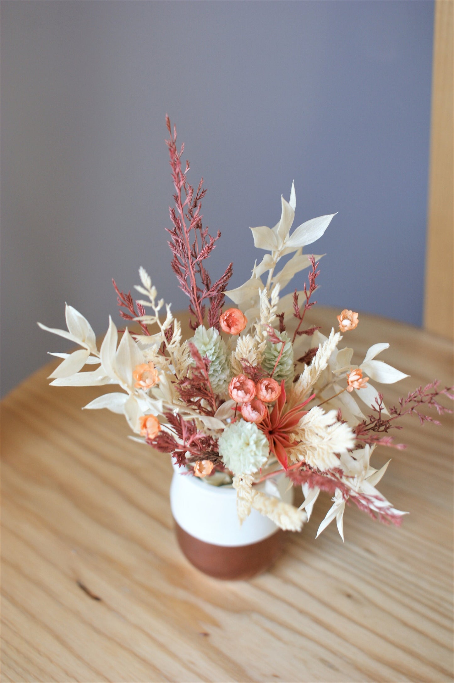Petit bouquet de fleurs séchées et stabilisées