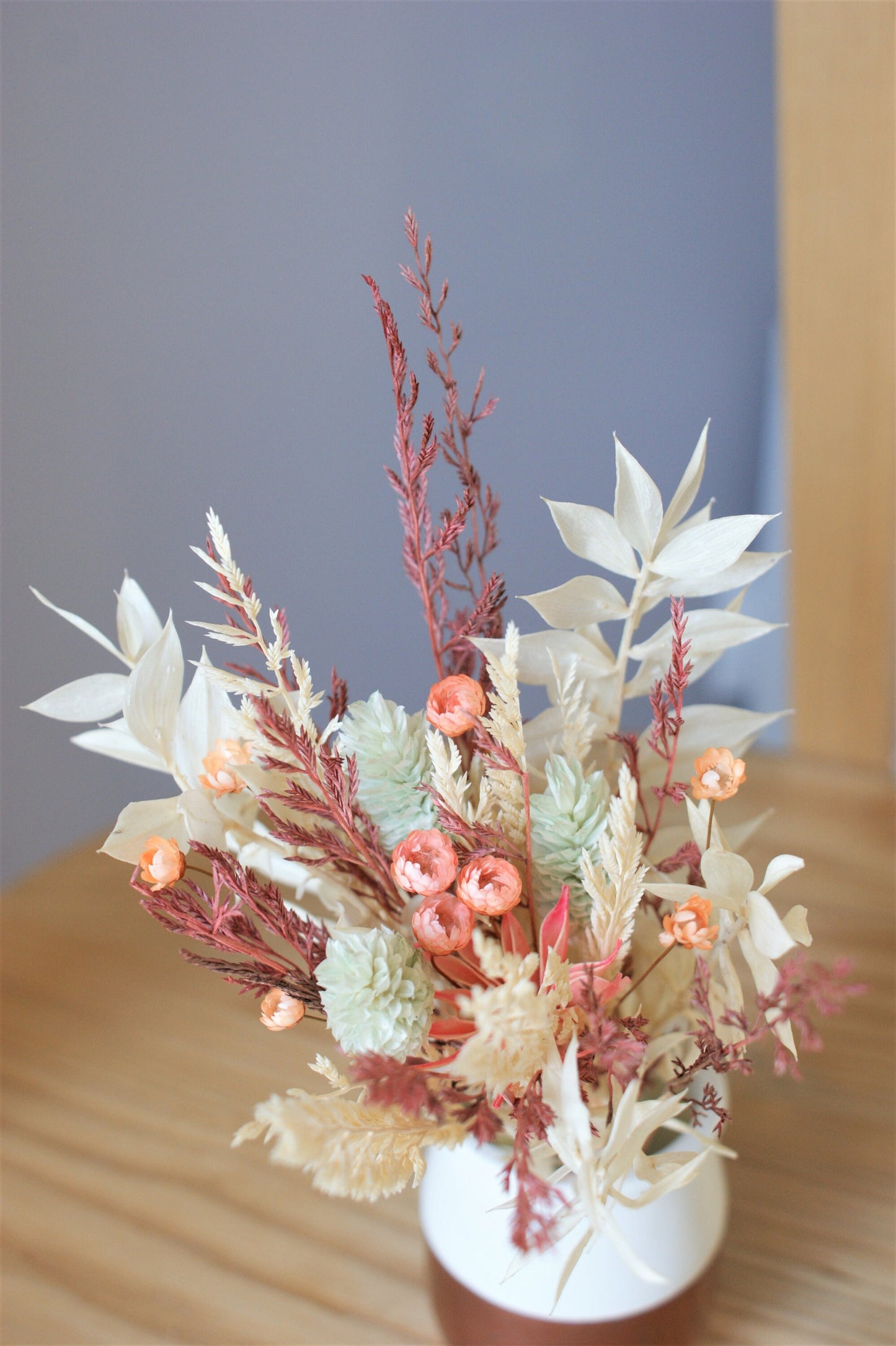 Petit bouquet de fleurs séchées et stabilisées