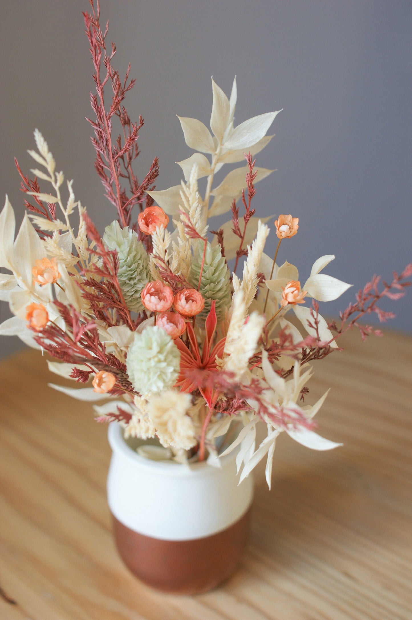 Petit bouquet de fleurs séchées et stabilisées