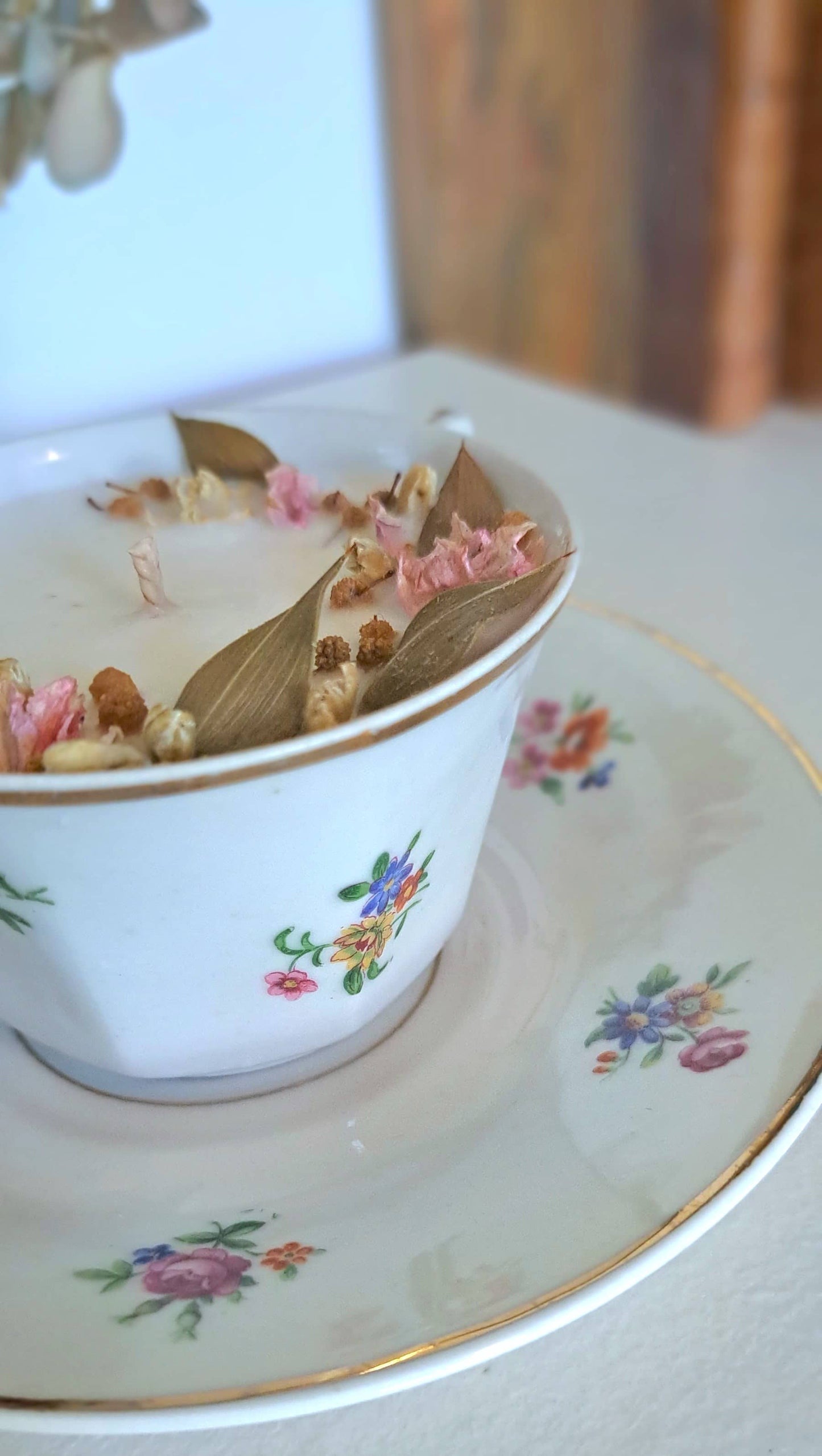 Bougies fleurs séchées dans tasse en porcelaine 3