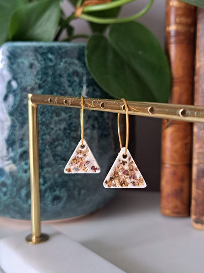 Boucle d'oreille triangle avec lfeurs séchées 2