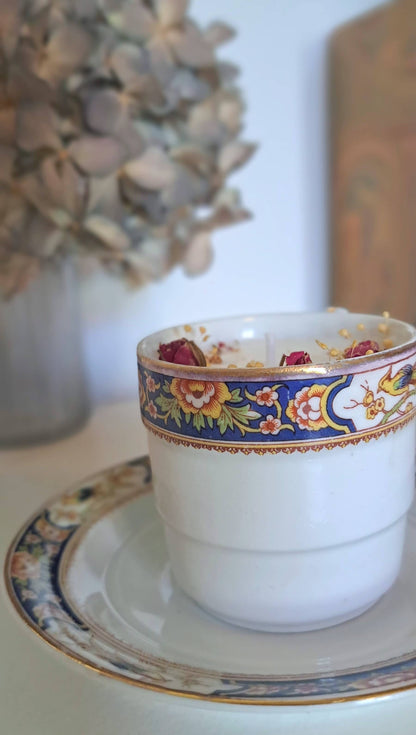 Bougie tasse parfumee avec fleurs sechees 3