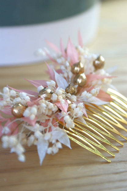 Peigne de coiffure avec fleurs stabilisées et boutonnière de fleurs assortie