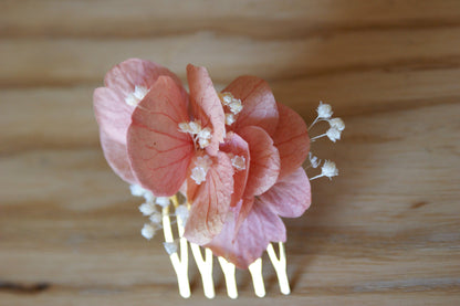 Peigne de petales d'hortensia et fleurs sechees 6