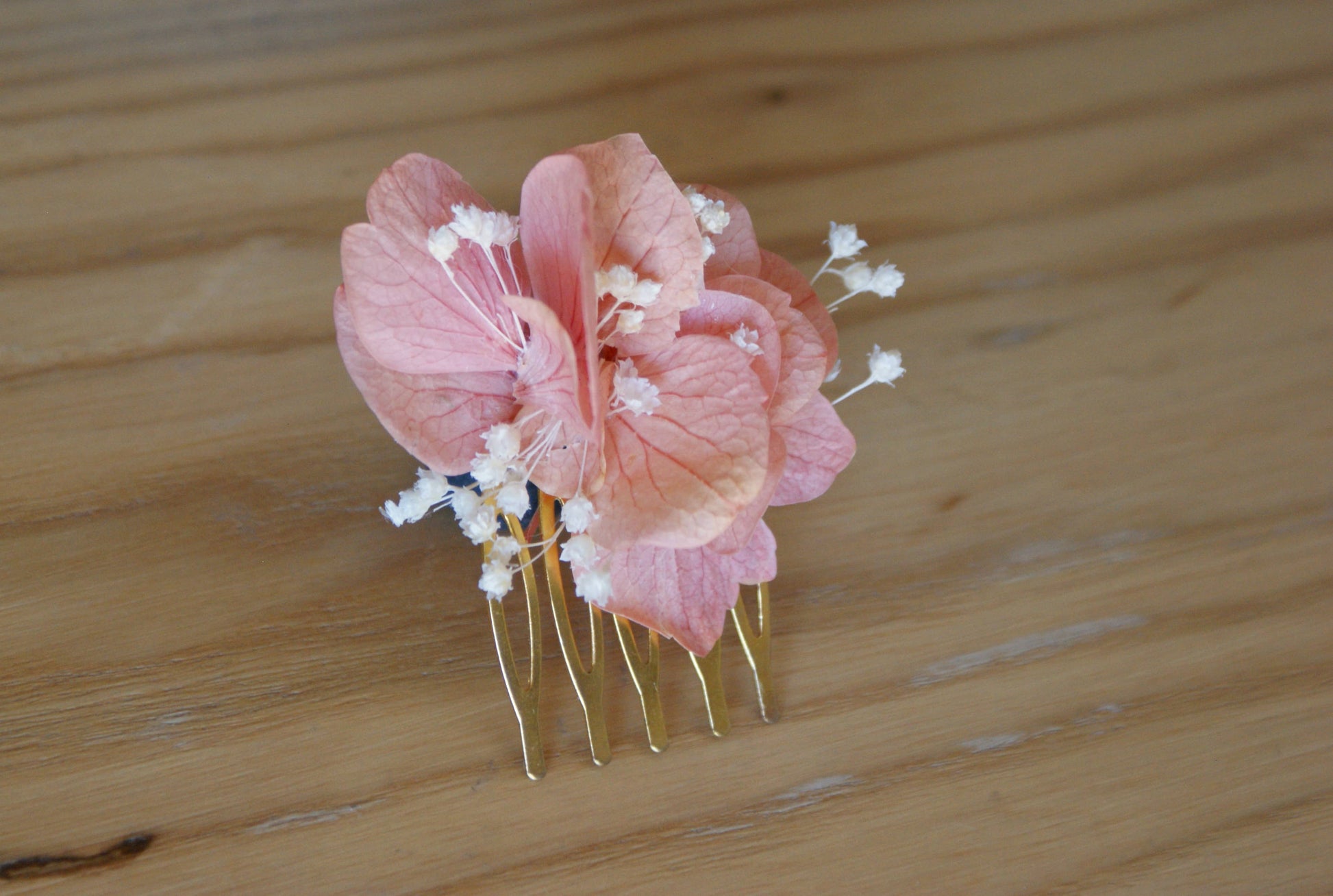 Peigne de petales d'hortensia et fleurs sechees 7