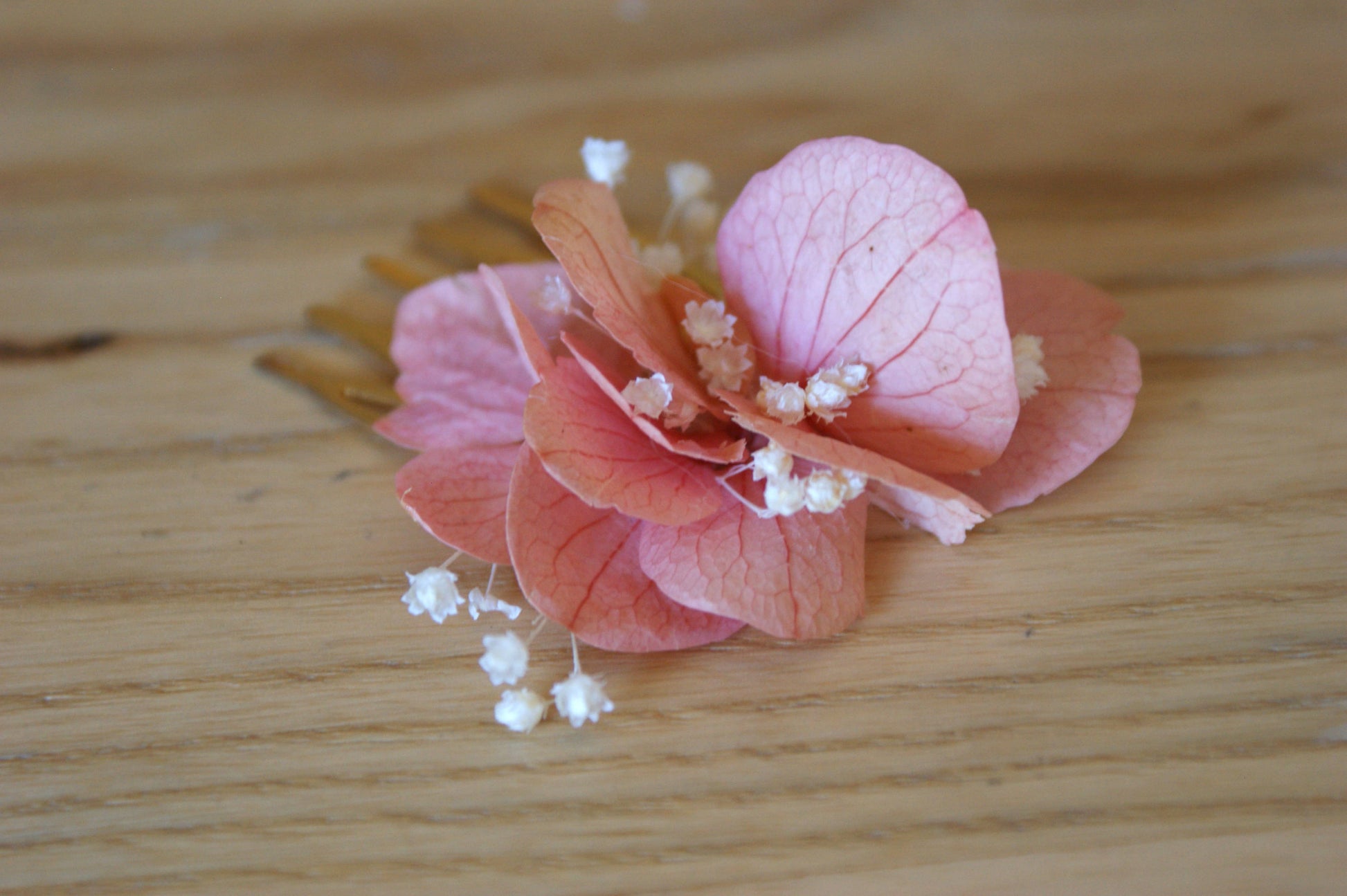 Peigne de petales d'hortensia et fleurs sechees 8
